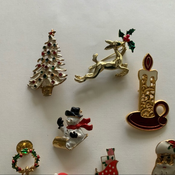 Lot of Christmas Pins - Picture 3 of 3